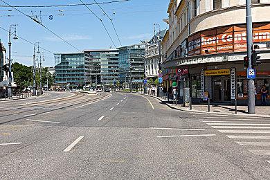 美国加州一游戏商店天价倒卖PS5 标价超一千美元